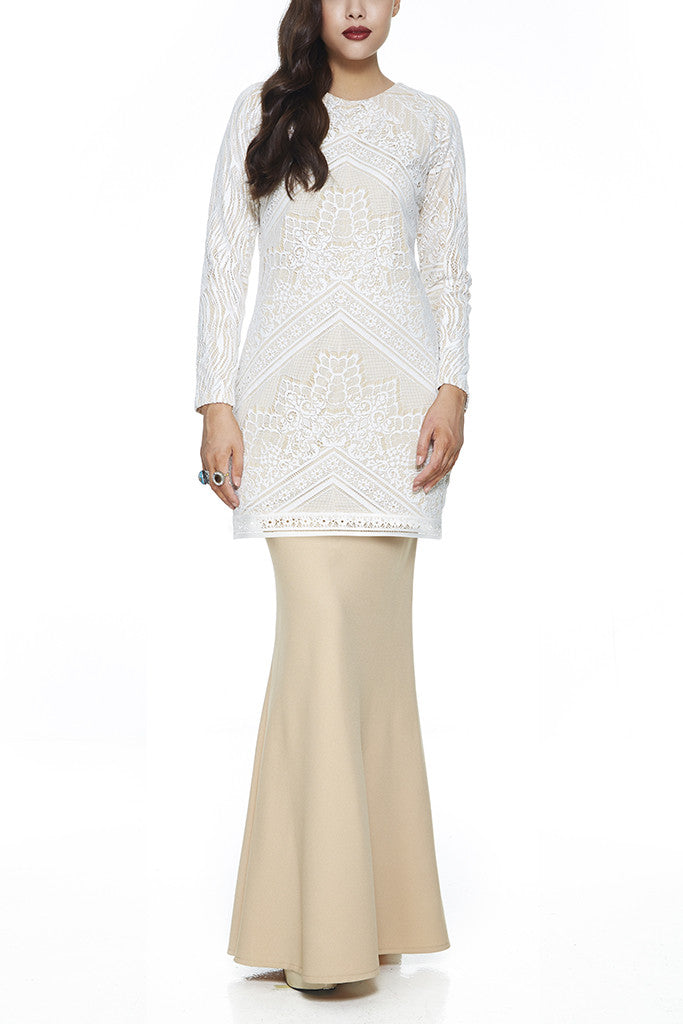 WHITE JINTAN - MODERN BAJU KURUNG WITH 3 VIBRANT EMBROIDERED LACE PANELLINGS (WHITE)
