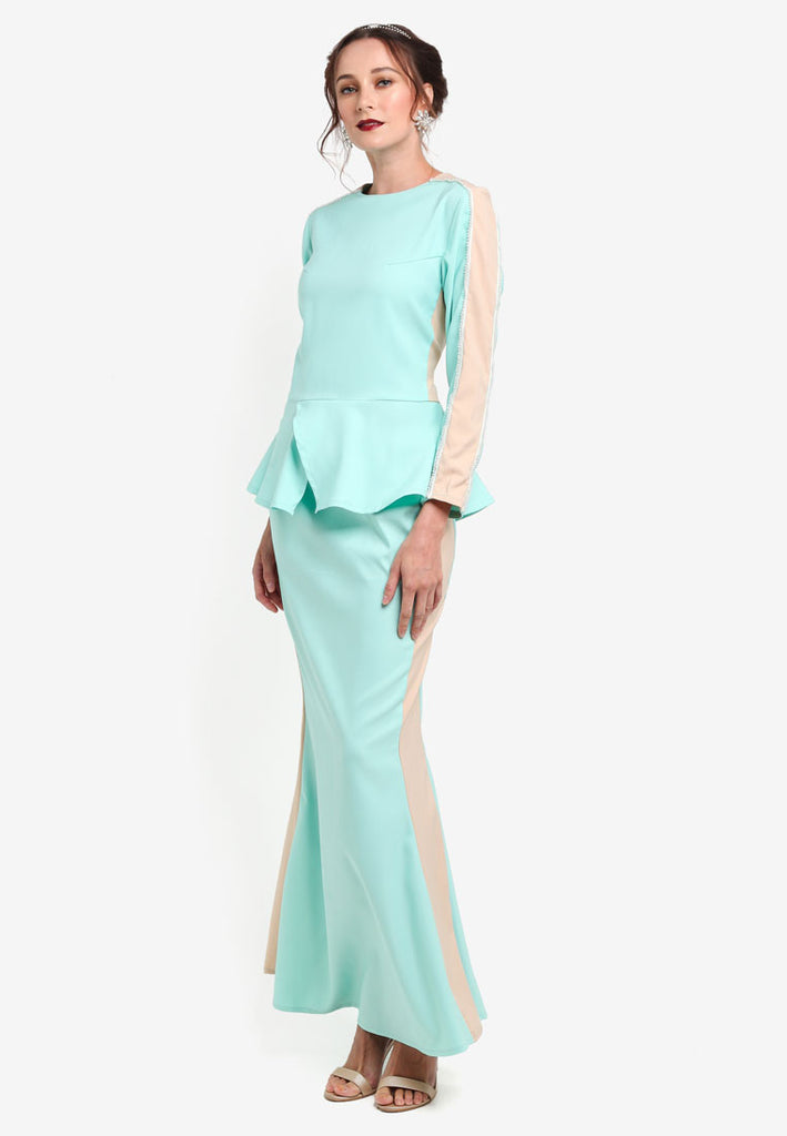 VERSAILLES COLOUR BLOCK WITH PEARLS - LIGHT BLUE