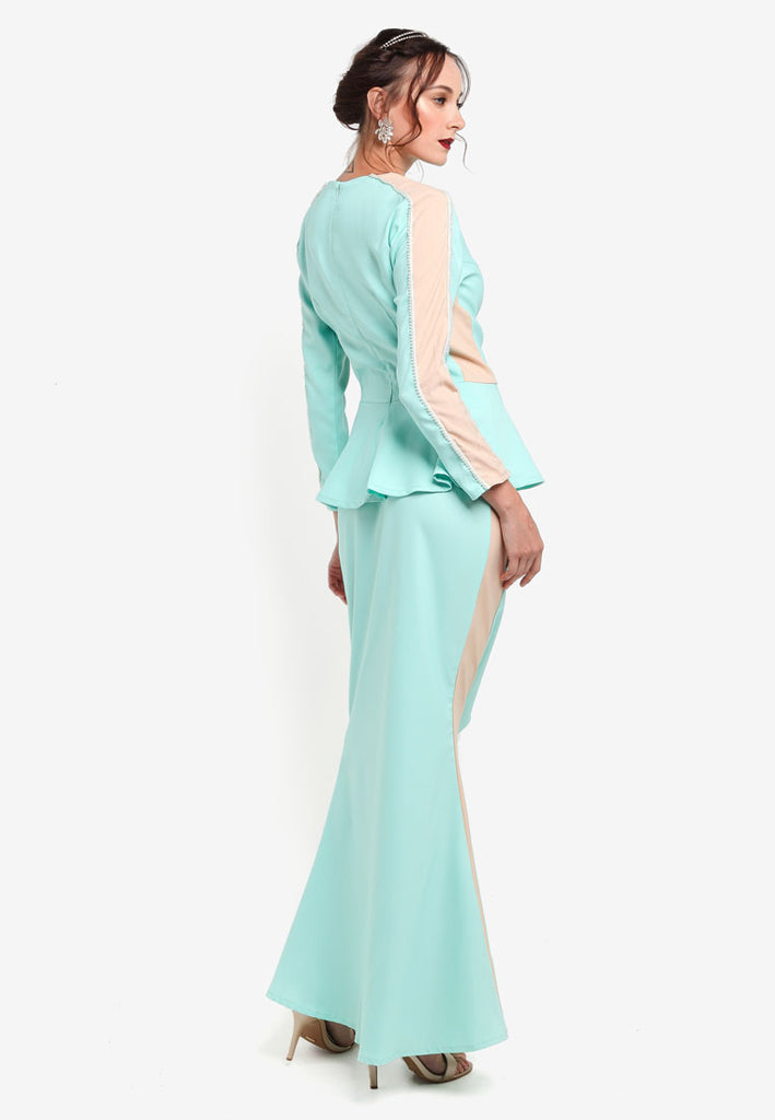 VERSAILLES COLOUR BLOCK WITH PEARLS - LIGHT BLUE