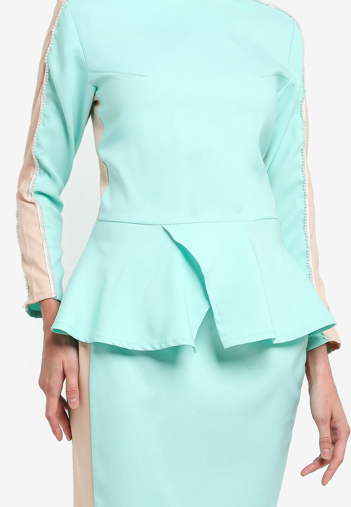 VERSAILLES COLOUR BLOCK WITH PEARLS - LIGHT BLUE