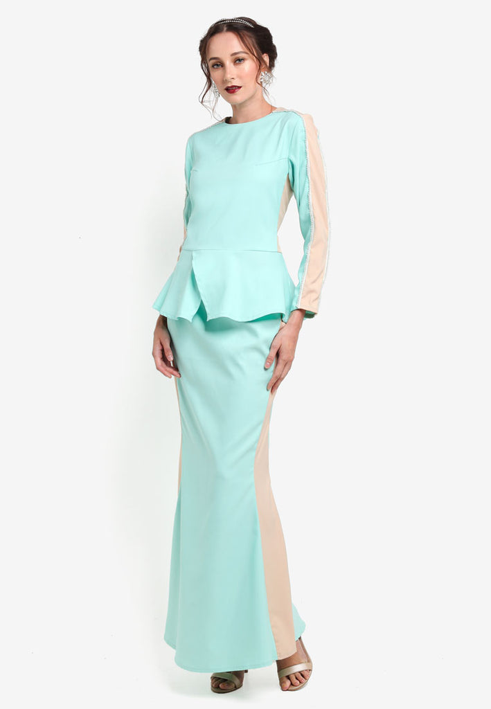 VERSAILLES COLOUR BLOCK WITH PEARLS - LIGHT BLUE