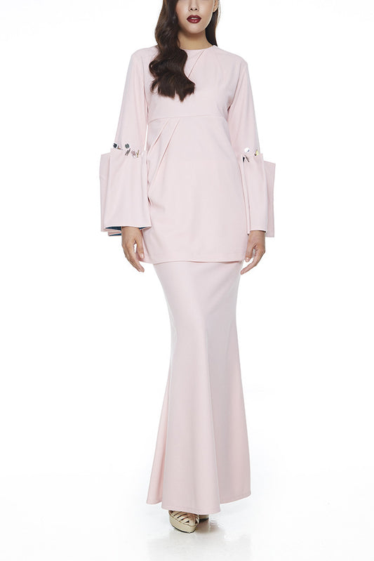 PINK KESUM : MODERN EMPIRE CUT WITH PLEATED BELL SLEEVES BAJU KURUNG (PINK)