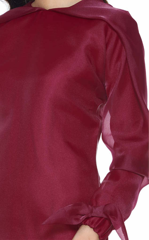 RED SAGE - MODERN ORGANZA BAJU KURUNG FEATURES AN OVERSIZED PLEATED DETAILING ON THE NECKLINE (MAROON)