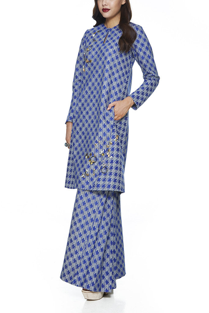 BLUE SAFFRON - A-LINE BAJU KURUNG  WITH BEADING DETAILING NEAR THE CHEST AND HEM WITH FRONT POCKETS ON THE PANELS OF THE TOP (BLUE)