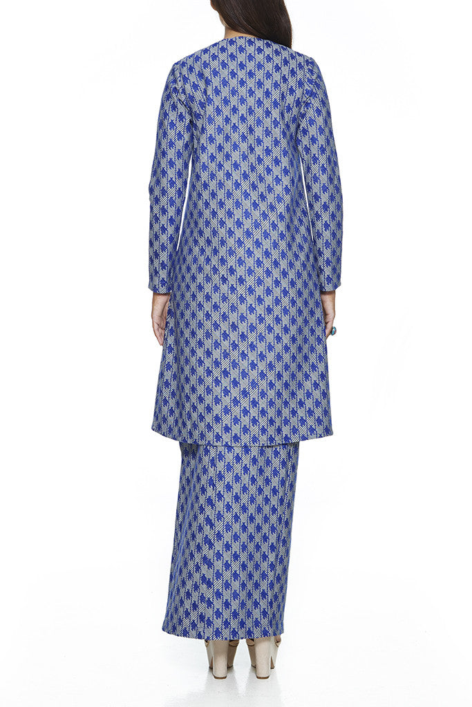 BLUE SAFFRON - A-LINE BAJU KURUNG  WITH BEADING DETAILING NEAR THE CHEST AND HEM WITH FRONT POCKETS ON THE PANELS OF THE TOP (BLUE)