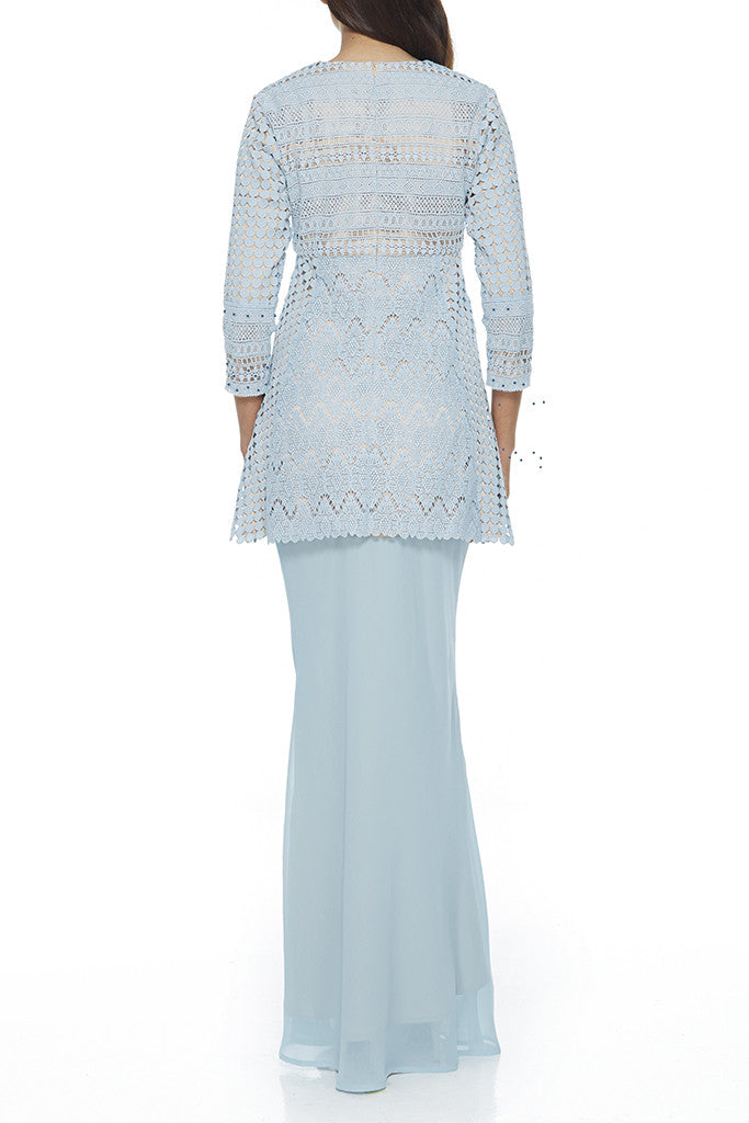 TURQUOISE HALBA - MODERN BAJU KURUNG WITH 3 DIFFERENT LACE CROCHET PANELLING AND SUPER FLATTERING CHIFFON BIAS SKIRT (TURQUOISE)