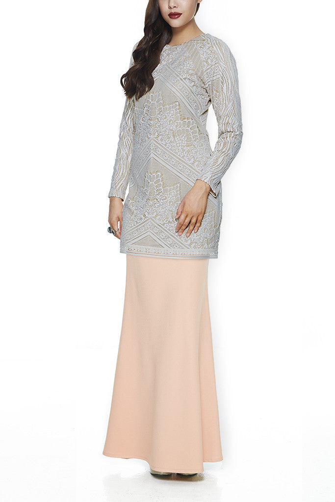 GREY JINTAN - MODERN BAJU KURUNG WITH 3 VIBRANT EMBROIDERED LACE PANELLINGS (GREY)