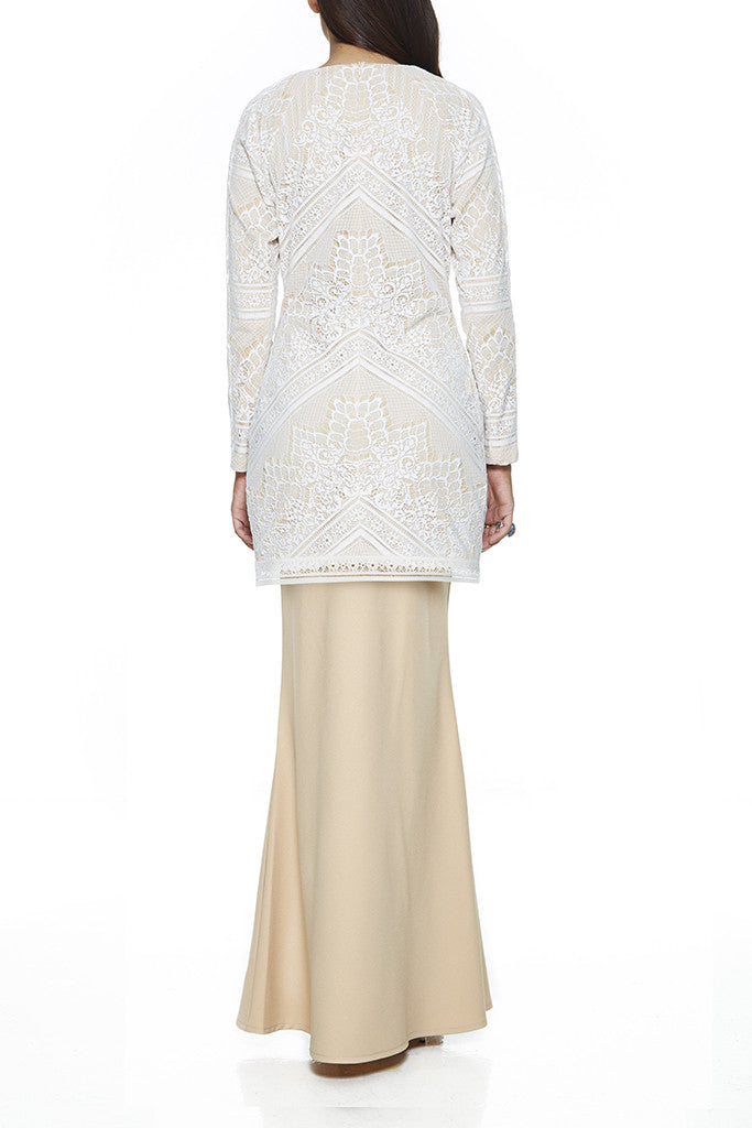 WHITE JINTAN - MODERN BAJU KURUNG WITH 3 VIBRANT EMBROIDERED LACE PANELLINGS (WHITE)